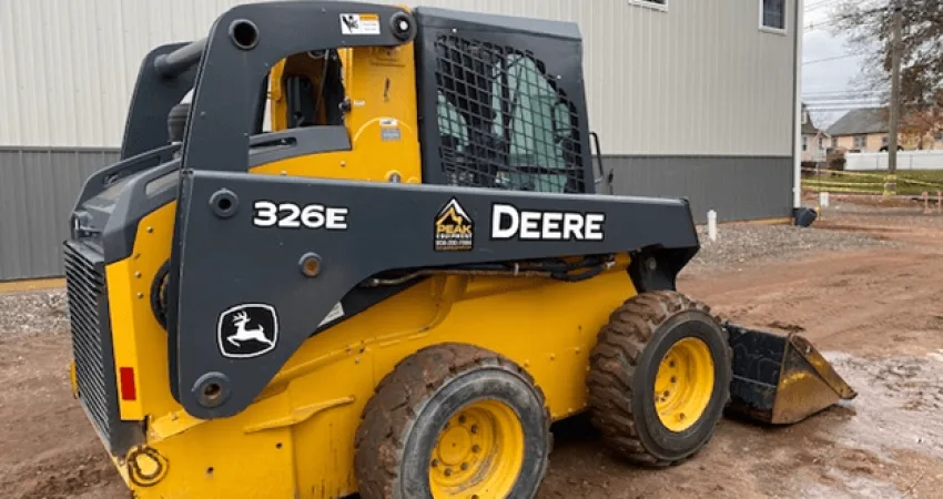 Мини-погрузчик John Deere 326